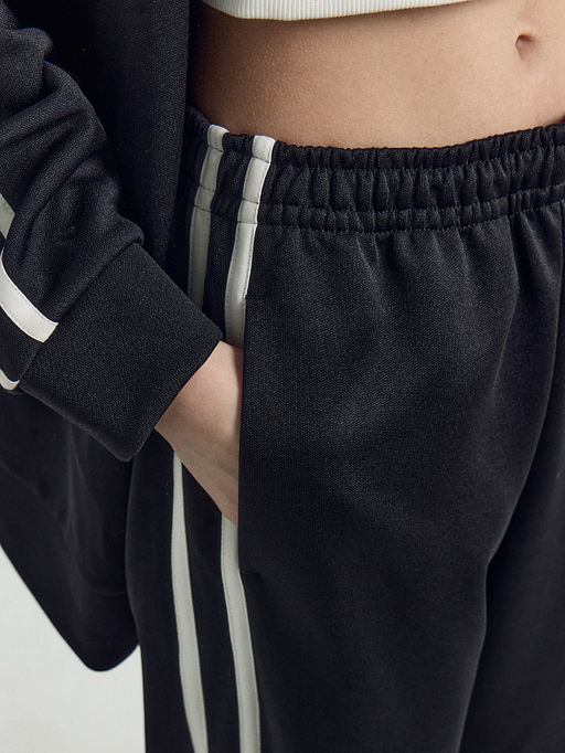 Брюки женские черные со светло-молочными лампасами черный +св.молочный 182498 - Mark formelle фото 16