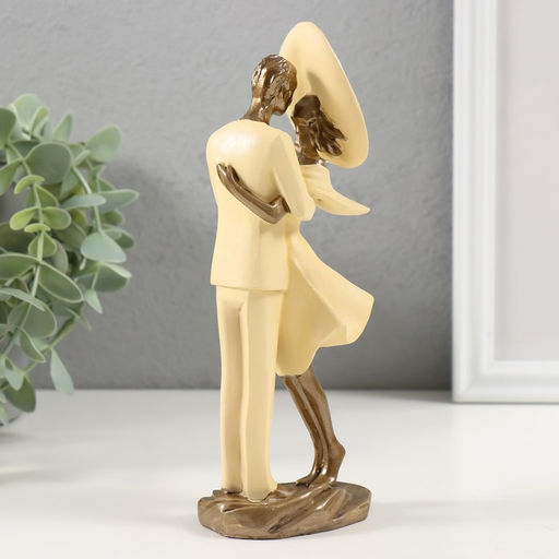 Фигурка полистоун Пара в бежевом. Любовь, 7.5?5.5?19 см