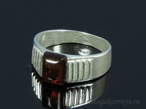 Кольцо с янтарём в посеребрении прямоугольник 6*8мм коньячный