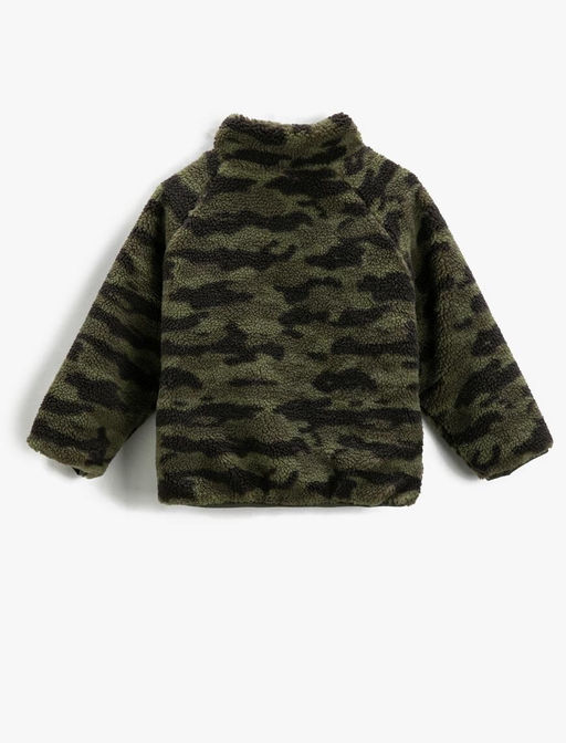 Плюшевая куртка для мальчика с камуфляжным рисунком, воротник-стойка, карман на молнии