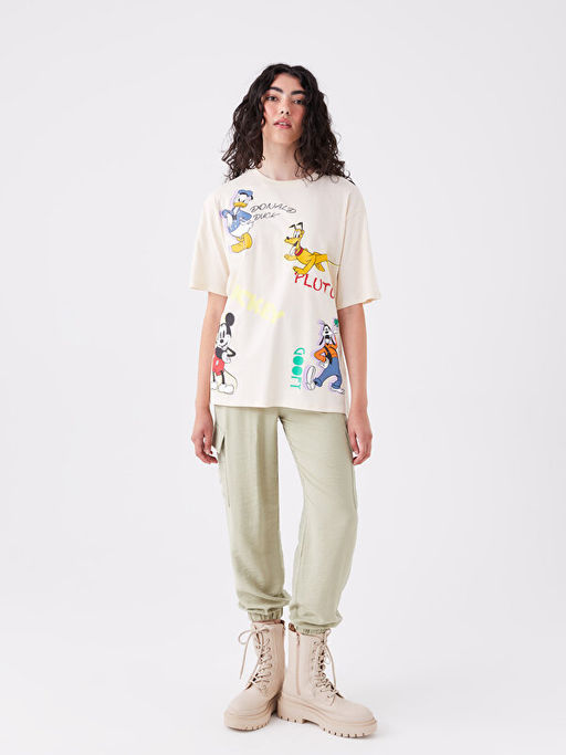 Bisiklet Yaka Mickey ve Arkada?lar? Bask?l? K?sa Kollu Oversize Kad?n Ti??rt - Waikiki фото 3