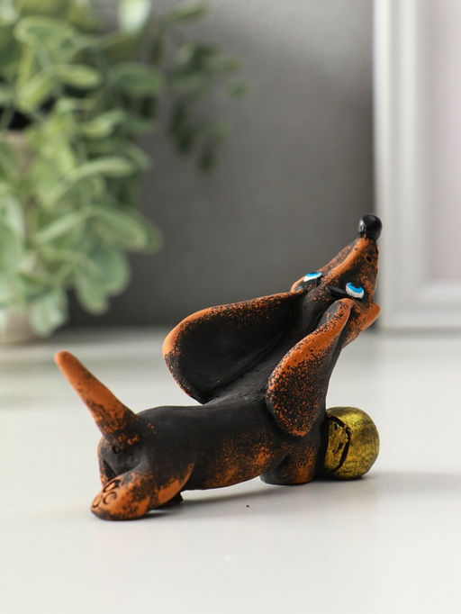 Фигура "Такса с мячом" 4.5х9х4.3 см