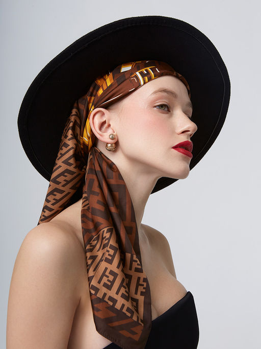 Большой, мягкий, тонкий и очень нежный платок с рисунком