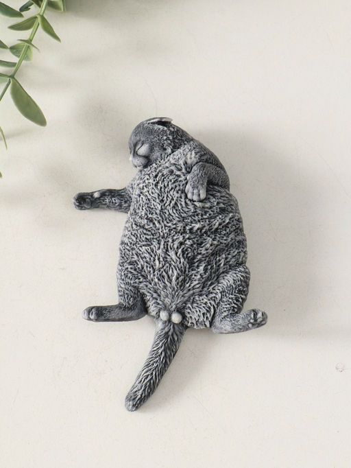 Сувенир "Кот лежит на спине" 3 см