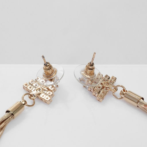 Серьги висячие со стразами Одиссея треугольник, цвет белый в серебре - Queen fair фото 2