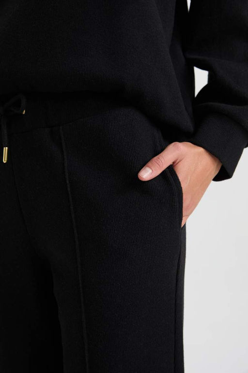 Базовые прямые черные брюки с эластичной резинкой на талии стандартной посадки, длинные черные брюки со складками и карманами на шнуровке - Defacto фото 5