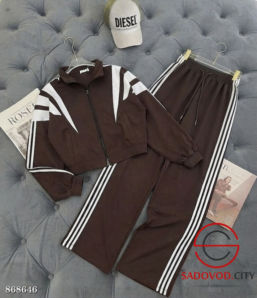 Спортивный костюм женский