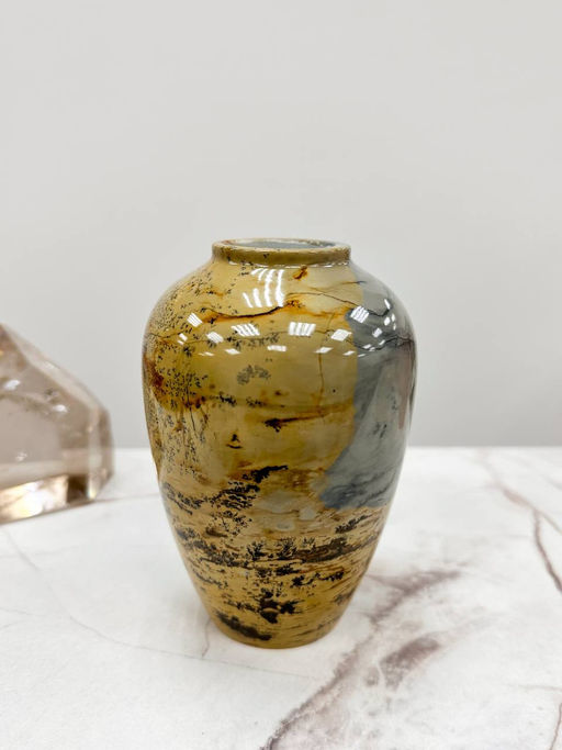 Ваза из дендритовой Яшмы