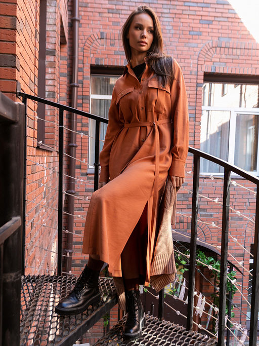 Платье с длинным рукавом