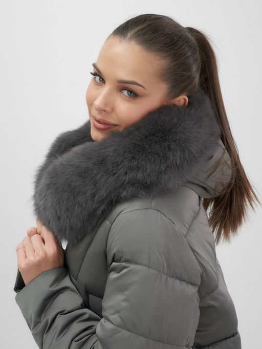 Пальто зимнее утепленное с мехом и капюшоном тренд темно-зеленого цвета 7630TZ - Visdeer фото 9