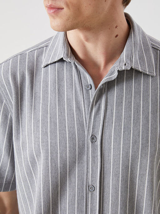 Regular Fit K?sa Kollu ?izgili Erkek G?mlek