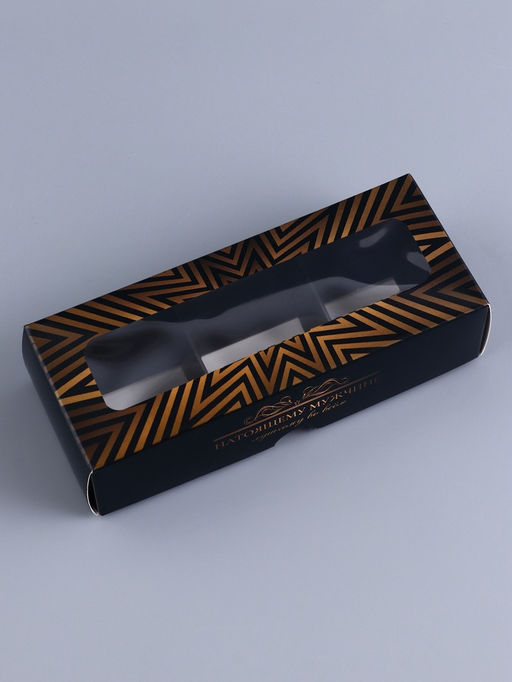 Коробка с обечайкой для 3 конфет, с окном «Настоящему мужчине», 13×5×3.3 см