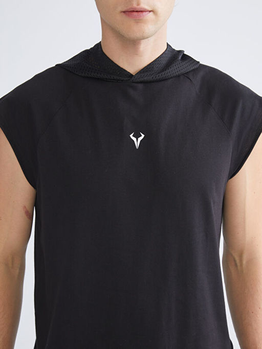 Kap??onlu Bask?l? Penye Erkek Kolsuz Ti??rt