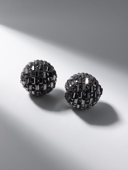 Серьги со стразами QF Блеск объёмные, серые в серебре