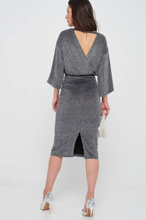 Платье из фактурного блестящего трикотажа черное новый год