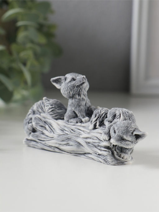 Сувенир "Лисята играющие на бревне", 5см