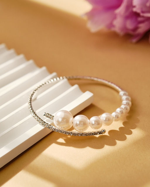 Браслет с жемчугом Жемчуг на убывание, d=6.5 белый в серебре