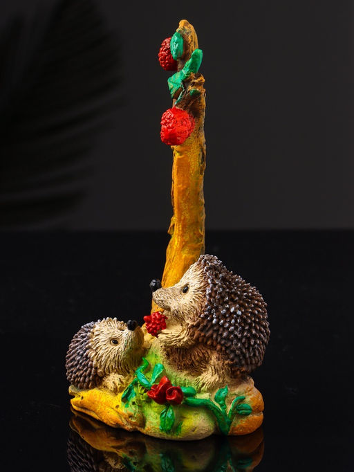 Фигурка полистоун «Ёжики под малиновым деревом», 12.5×6.3×4.3 см