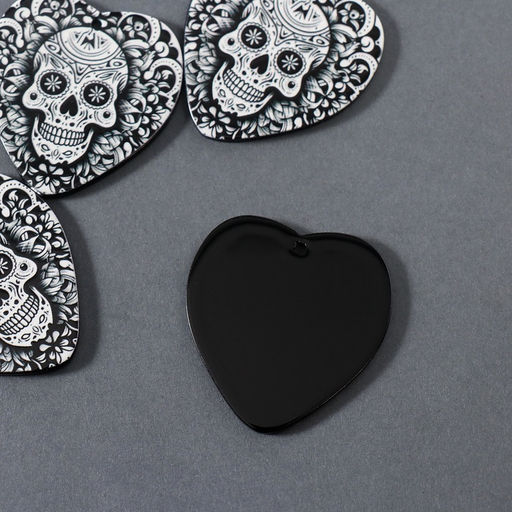 Цена за 4 шт. Декор для творчества акрил «Череп в сердце», 4.3×3.7×0.2 см