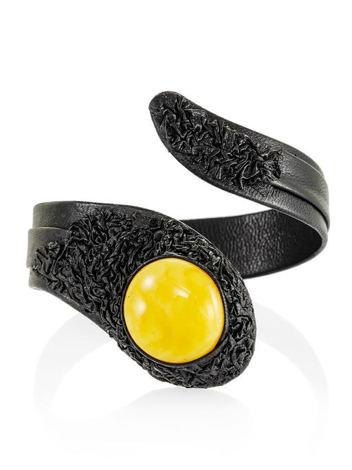 Эффектный браслет из чёрной кожи со вставкой из натурального балтийского янтаря Змейка