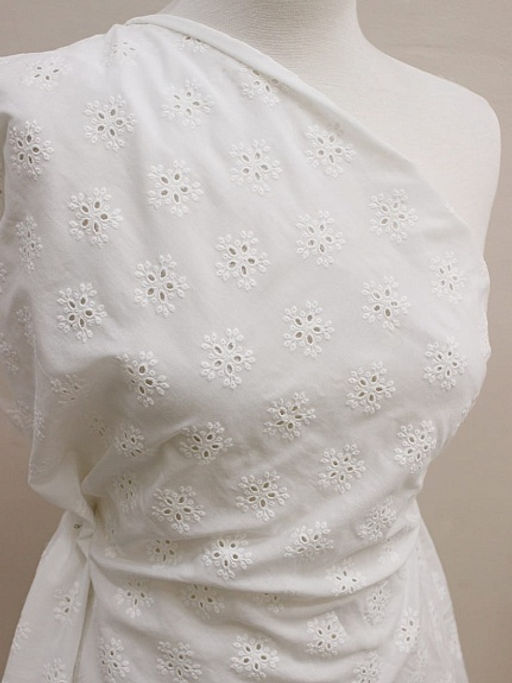 Шитье Снежка цв.молочно-белый, общ.ш.1.5м, ш.вышитой части 1.4м, батист, хлопок-100%, 120гр/м.кв - Купава фото 5