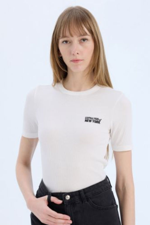 Slim Fit Dar Kesim Bisiklet Yaka Bask?l? Fitilli Kaskorse K?sa Kollu Tisort