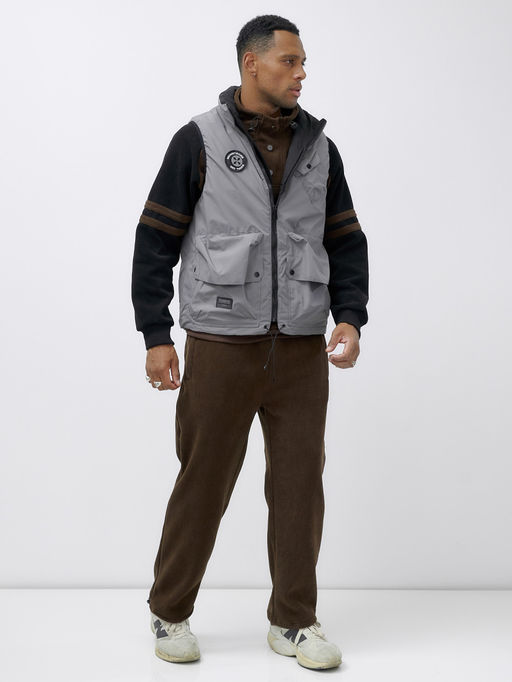 Жилет мужской утепленный спортивный серого цвета 15323Sr - Mtforce фото 4