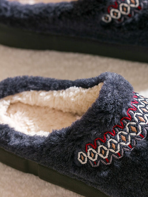 Kad?n Pel?? Ev Terli?i