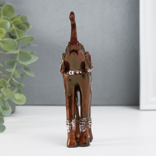 Фигурка полистоун «Слон на длинных ногах, попона с серебристыми узорами», 15×6.5×4 см