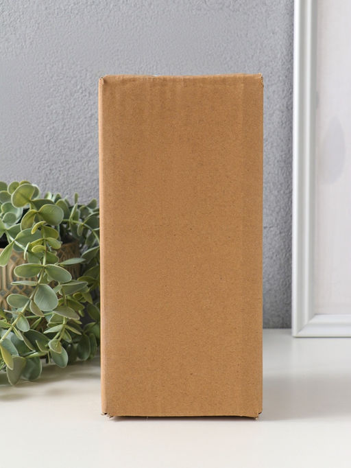 Бюст полистоун «Девушка с золотой розой, в наряде с узорами», чёрный, 9×7.5×19.5 см