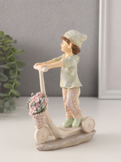 Фигурка полистоун Мальчишка на самокате, с кроликом и корзиной цветов, 11.5?4.5?16.5 см