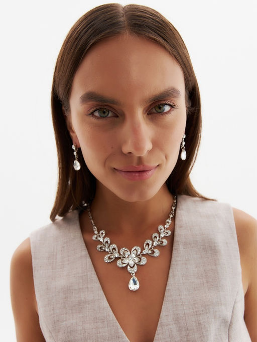 Набор 2 предмета: серьги, колье, цветок, белый в серебре, 45 см