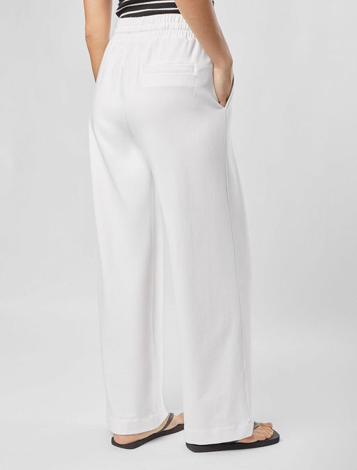 D44.139 Брюки женские молочный