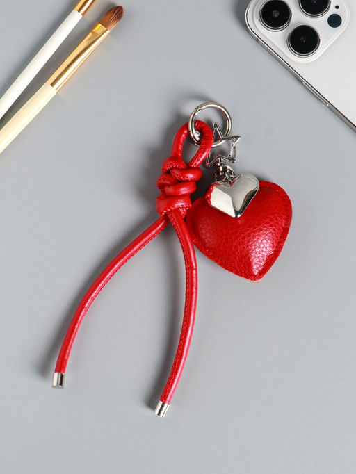 Брелок на карабине кожзам "Сердце" с узлом, красный 21х5,5х1,5 см