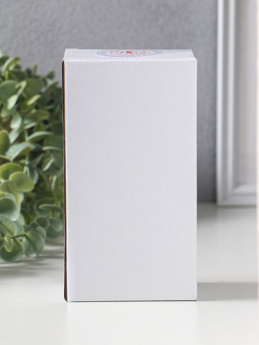 Фигурка полистоун «Малышка в зелёном платье с цветами, с бабочкой на ладоне», 7.5×5×15.5 см