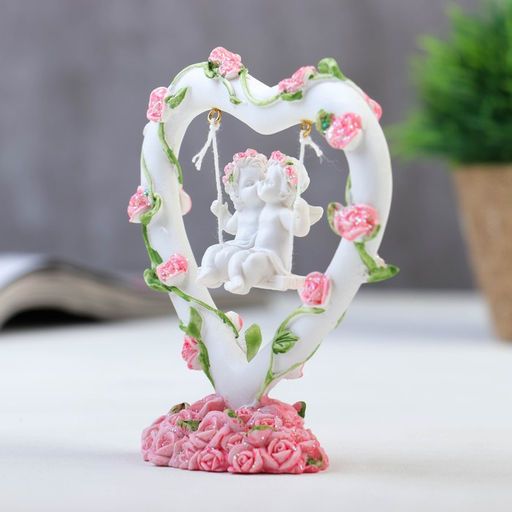 Фигурка «2 ангелочка на качелях в сердце», в венке из роз, 11×10×4 см