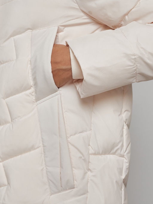 Пальто утепленное молодежное зимнее женское бежевого цвета 52355B - Holdluck фото 16