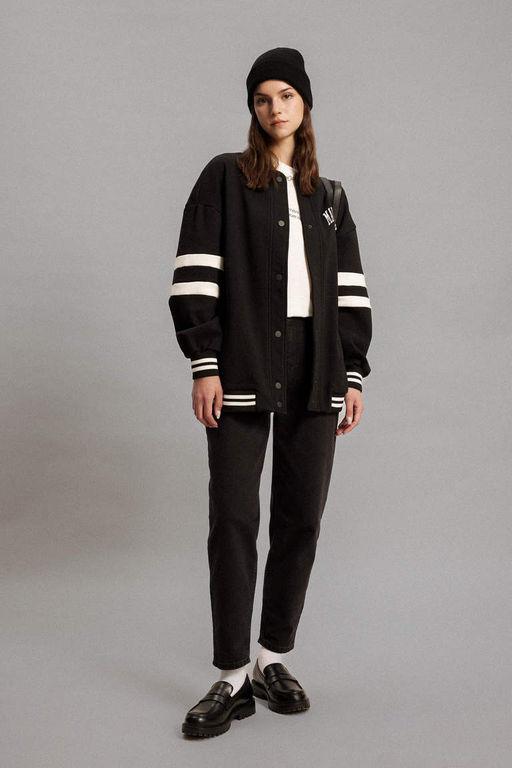 Мягкий пушистый кардиган-бомбер с вышитым воротником колледжа внутри - Defacto фото 2