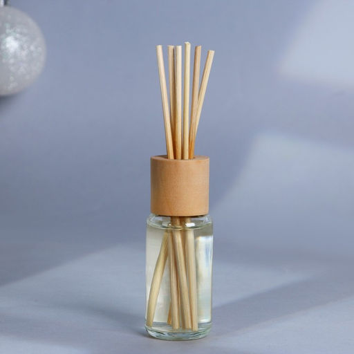 Диффузор ароматический палочки «Новогодняя коллекция: Зимняя сказка рядом», аромат мандарина, 30 мл.