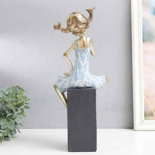 Фигурка полистоун «Девочка на кубе, с косичками», золото с голубым, 16×12×37 см