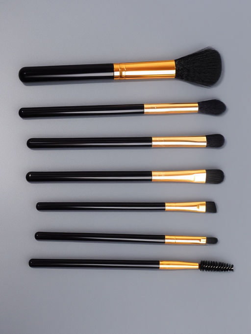 Набор кистей для макияжа SMOKY, 7 шт., чехол на молнии, чёрный