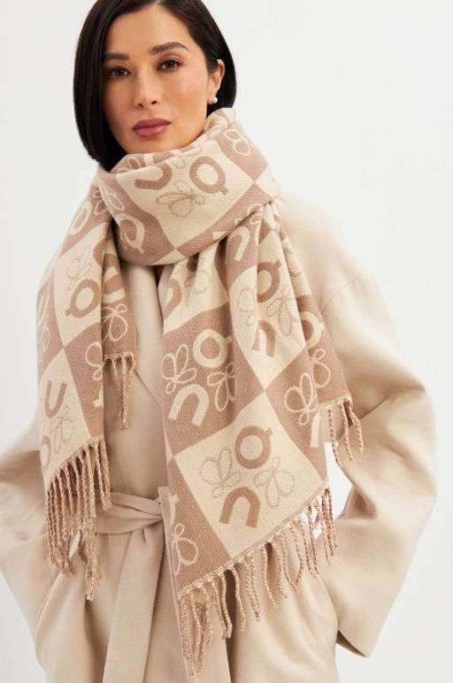 Палантин в составе шерсть