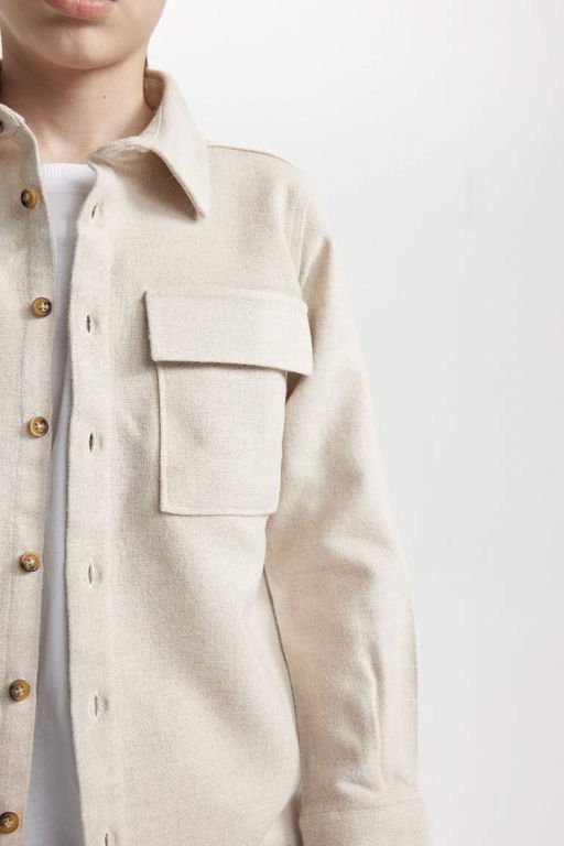 Бежевая рубашка стандартного кроя с воротником-поло и длинными рукавами и двойными карманами для мальчиков - Defacto фото 4