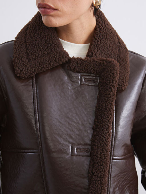 Pel?? G?mlek Yaka Kad?n Deri G?r?n?ml? Mont