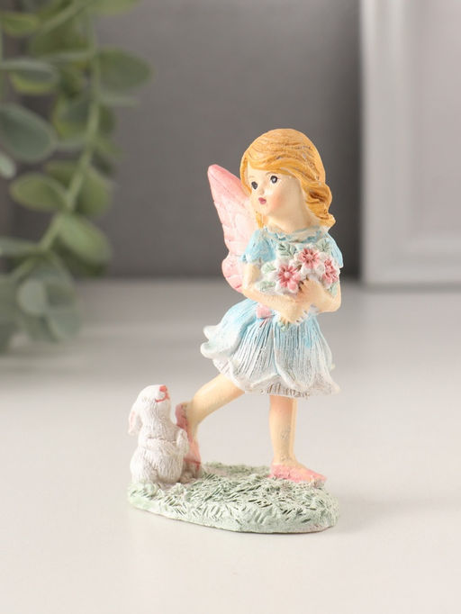 Фигурка полистоун Девочка-фея с кроликом, охапкой цветов, 5.5?4?9 см