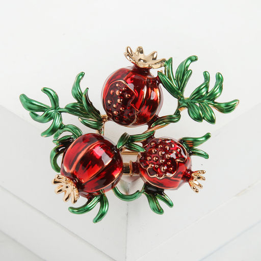 Цена за 2 шт. Брошь «Гранат», цвет красно-зелёный в золоте