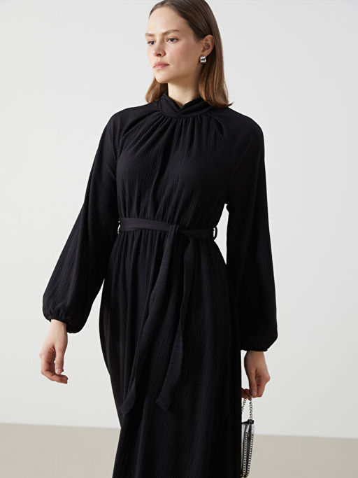 Dik Yaka Dokulu Elbise