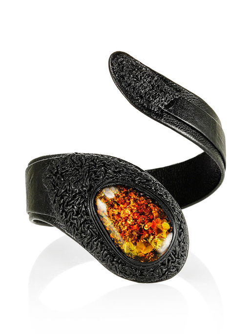 Браслет из натуральной кожи с крупным искрящимся янтарем Змейка