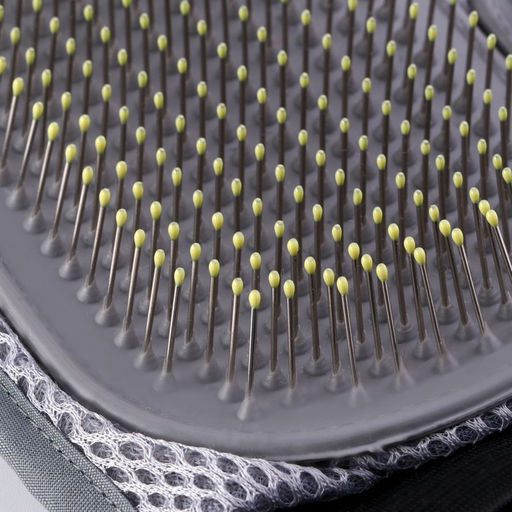 Рукавица - расческа с металлическими зубьями, серая - Пижон фото 5