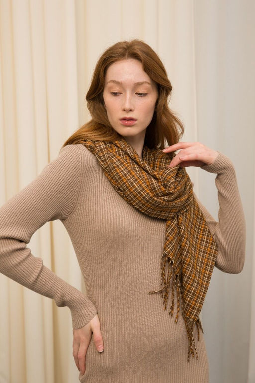 Палантин из шерсти и вискозы с длинной бахромой